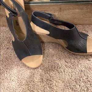 Clarks navy wedges